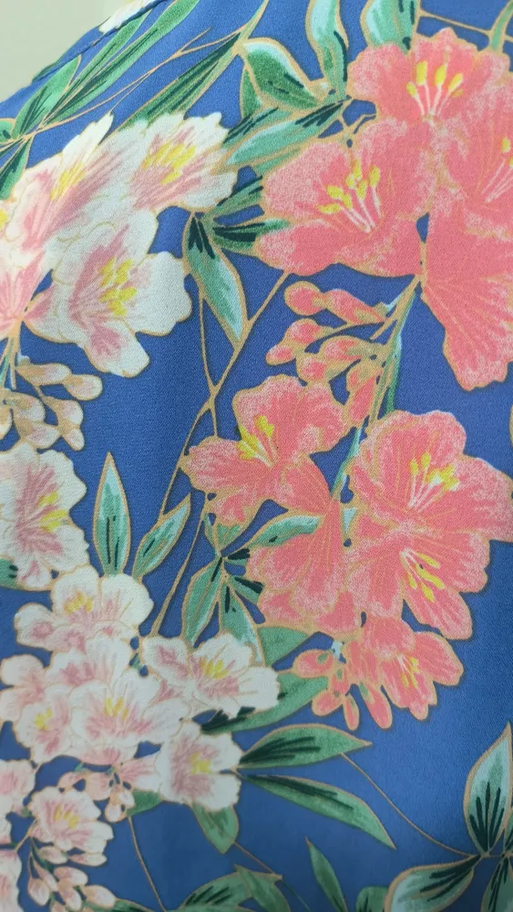 Blusa da Eslee azul floral tam P