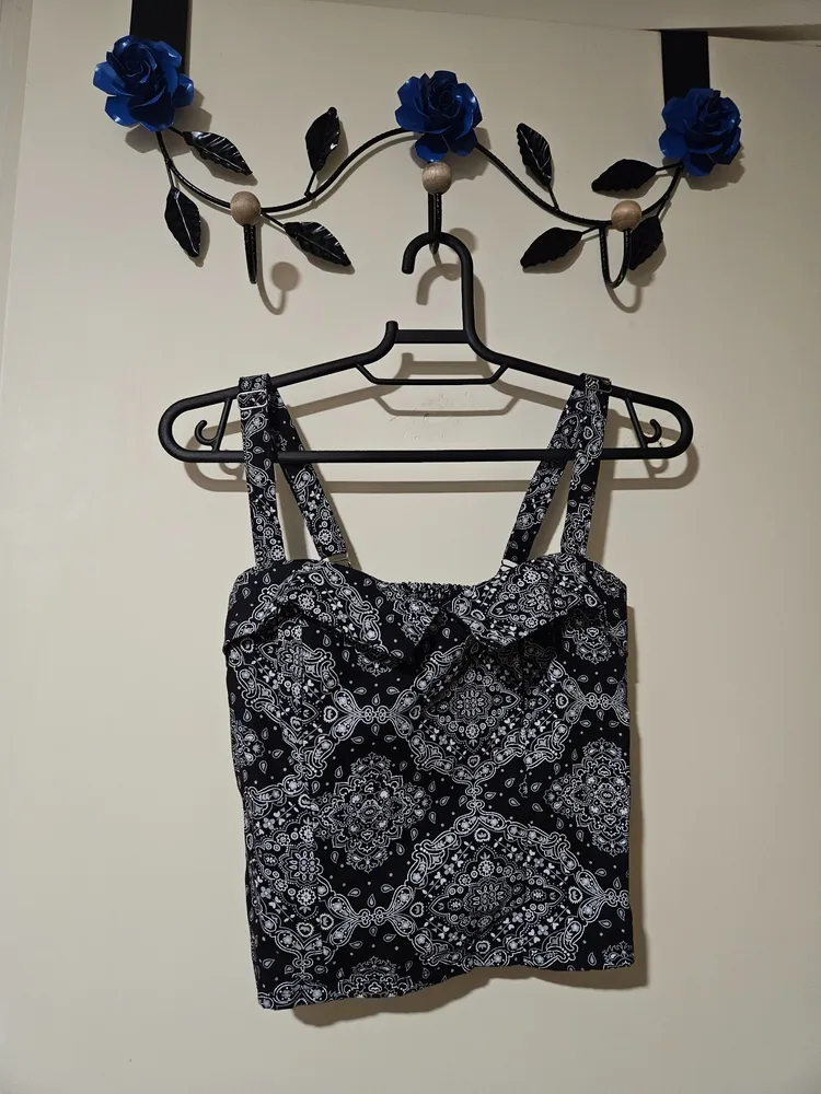 blusa retrô preta estampa bandana paisley