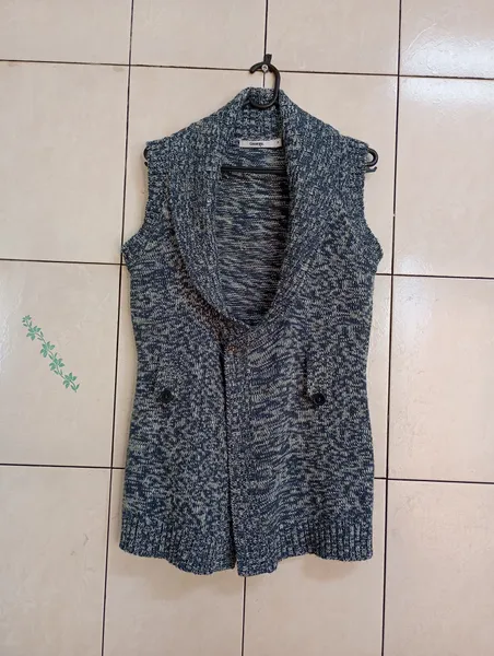 Colete feminino George. tamanho P