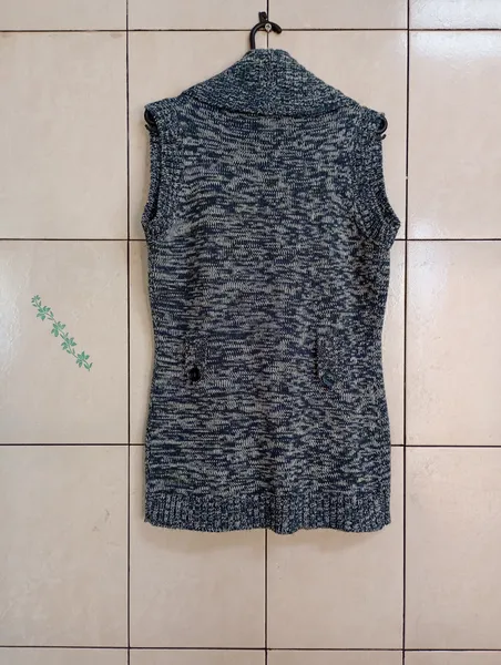 Colete feminino George. tamanho P