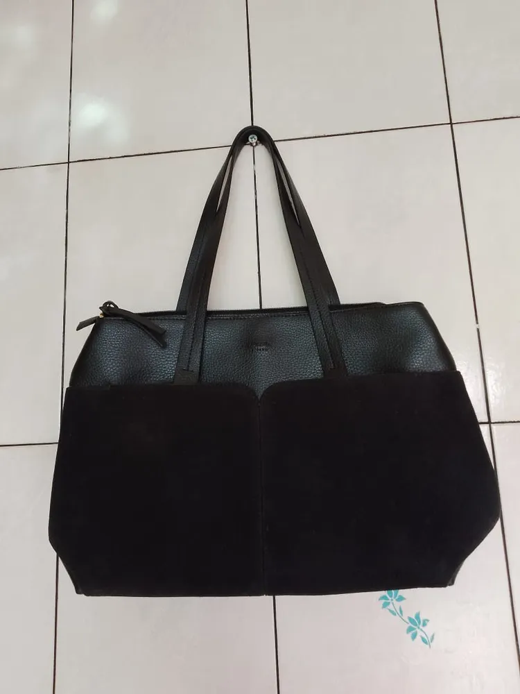 Bolsa Arezzo preta grande
