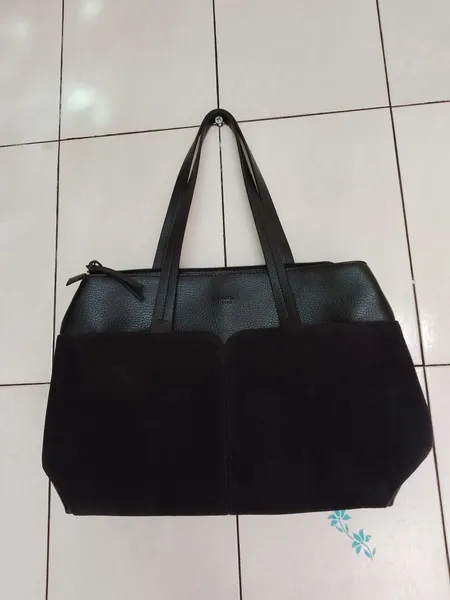 Bolsa Arezzo preta grande