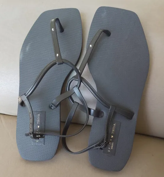 Chinelo Arezzo preto tamanho 40