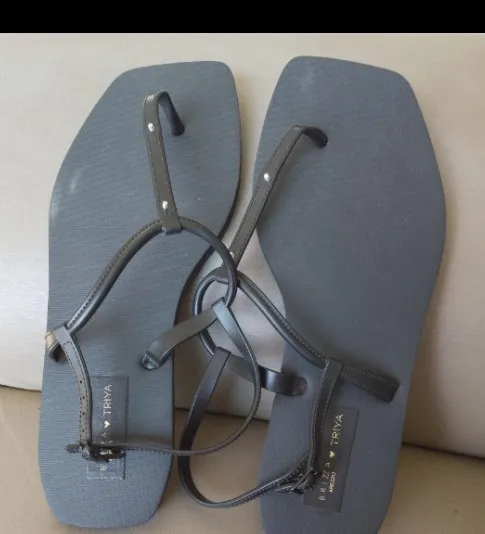 Chinelo Arezzo preto tamanho 40