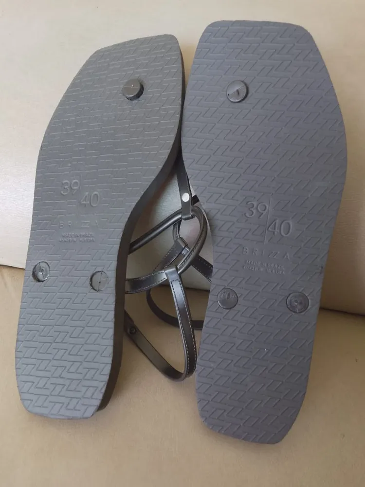 Chinelo Arezzo preto tamanho 40