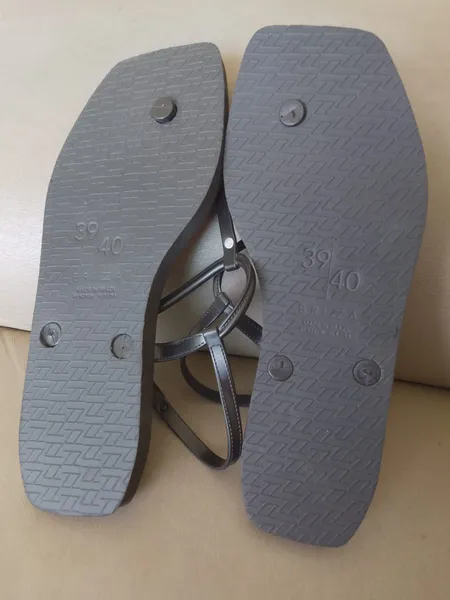 Chinelo Arezzo preto tamanho 40