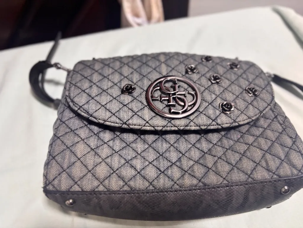 bolsa casual Guess em bom estado