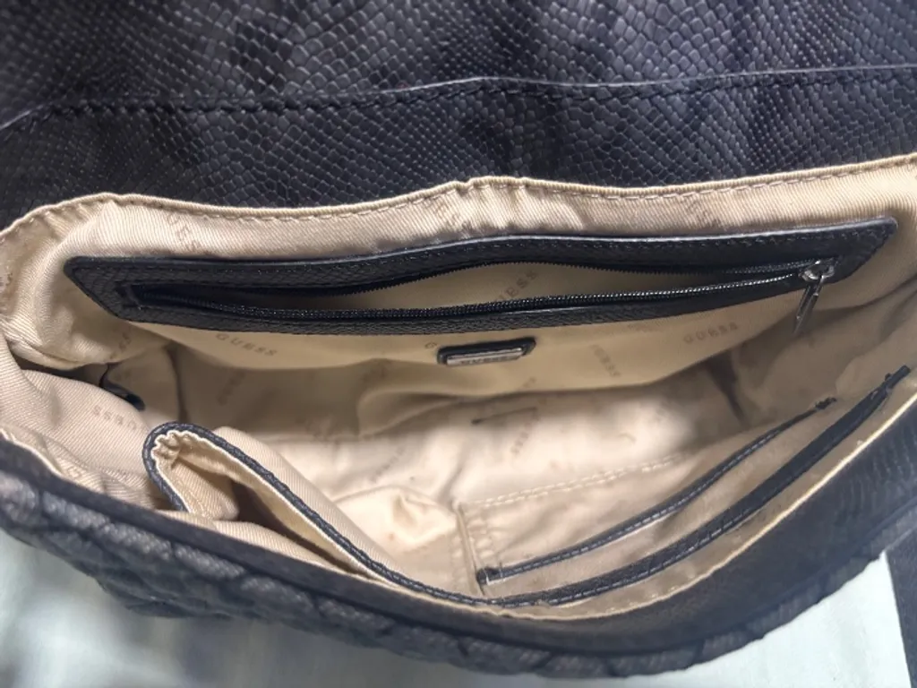 bolsa casual Guess em bom estado