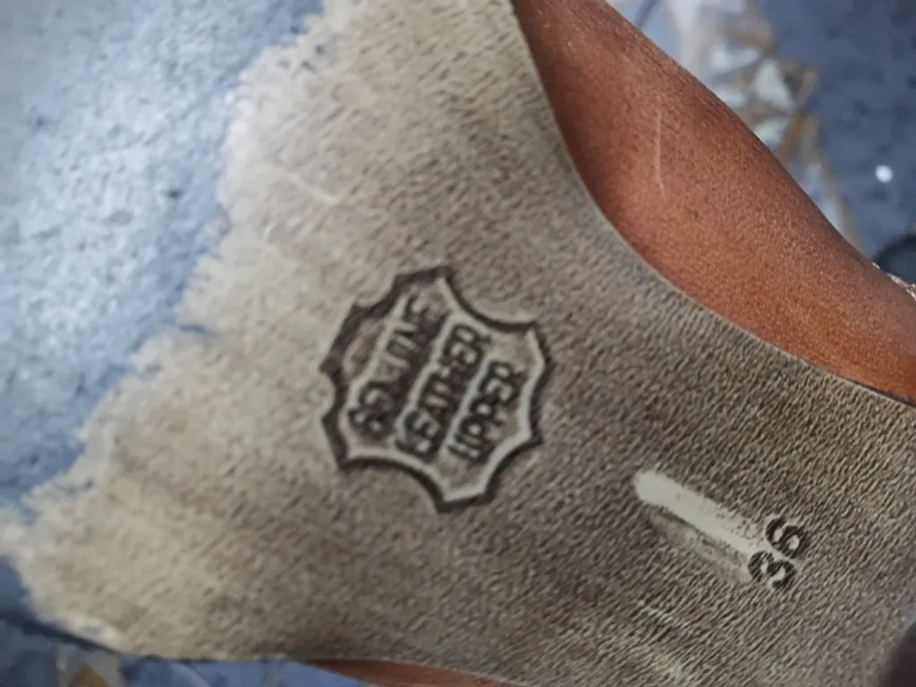 Bota em couro legítimo