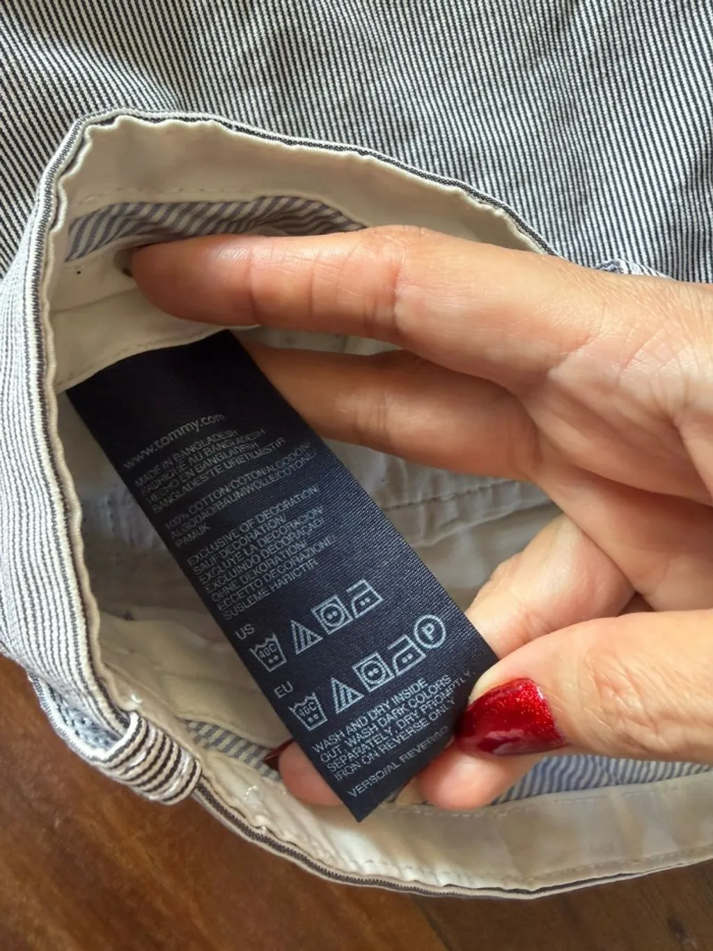 Bermuda Tommy Hilfiger listrada cinza masculina tam 46