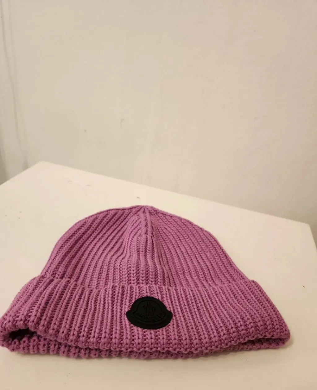GORRO CANELADO . MONCLER