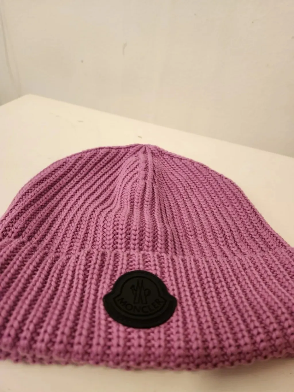 GORRO CANELADO . MONCLER