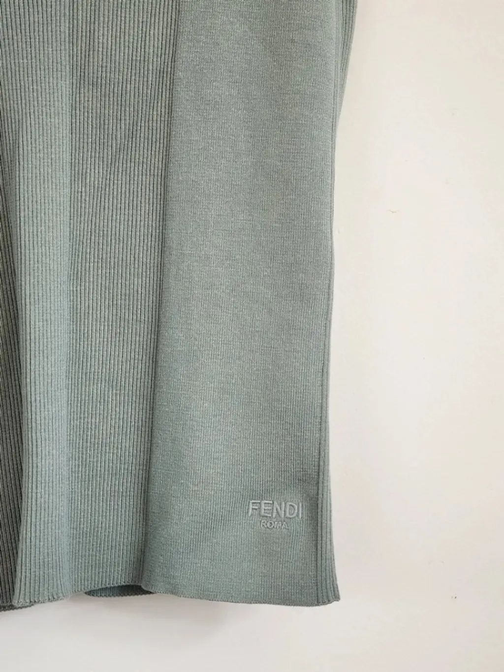 CONJUNTO BLUSA E CASACO . FENDI