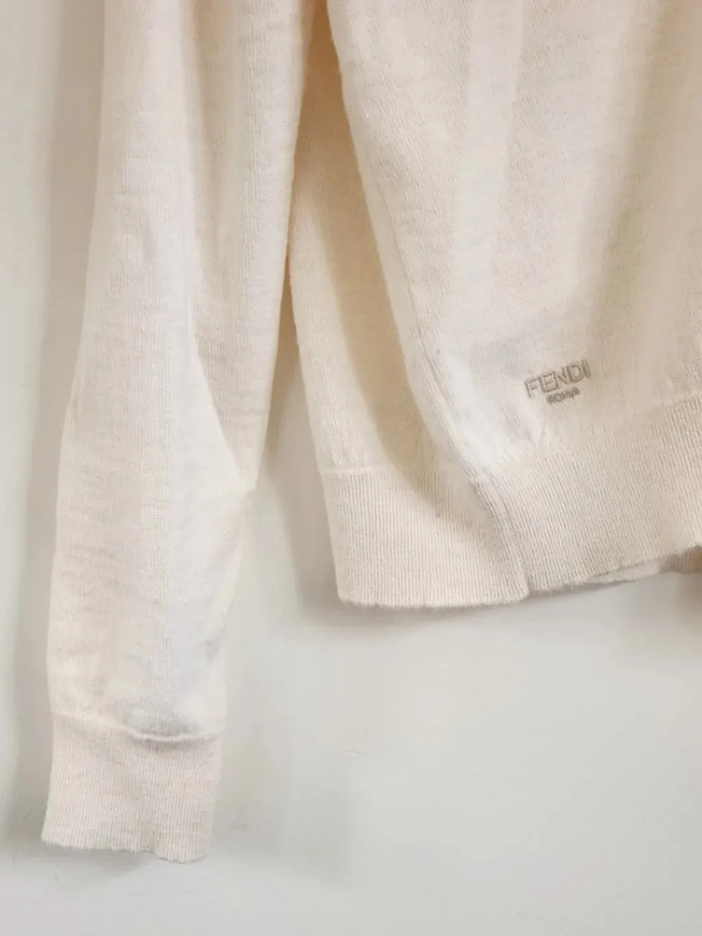 CARTIGÃ TORCIDO . FENDI