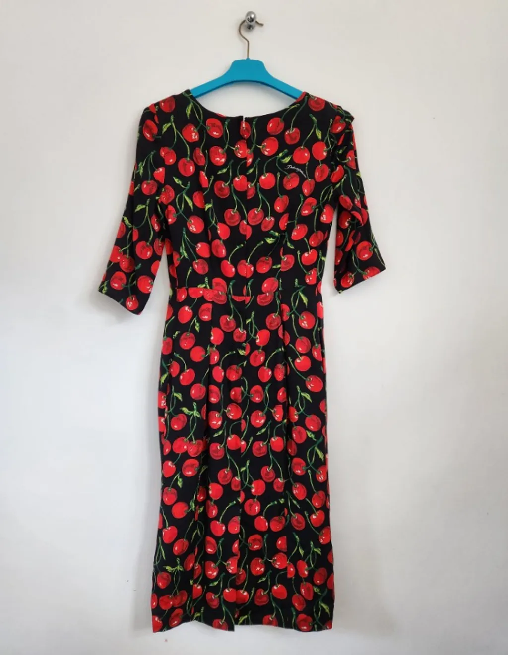 VESTIDO CEREJAS . DOLCEeGABBANA