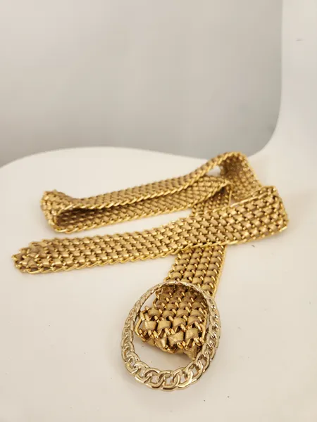 cinto dourado Agilitá