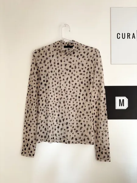 Blusa de tule poá