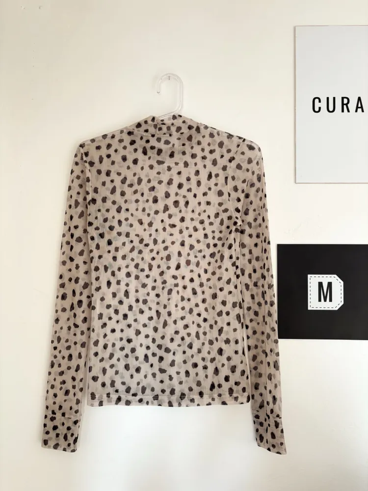 Blusa de tule poá