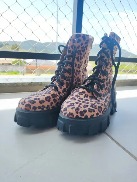 Coturno Feminino Oncinha Sola Tratorada Plataforma Zíper