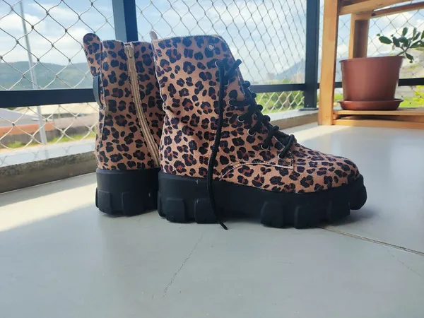 Coturno Feminino Oncinha Sola Tratorada Plataforma Zíper