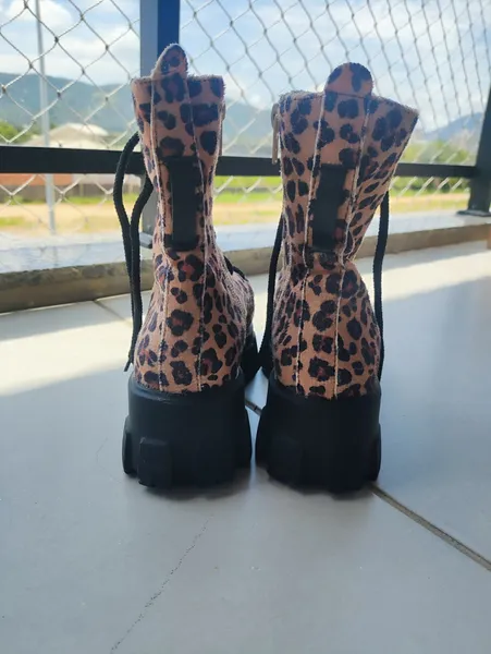 Coturno Feminino Oncinha Sola Tratorada Plataforma Zíper