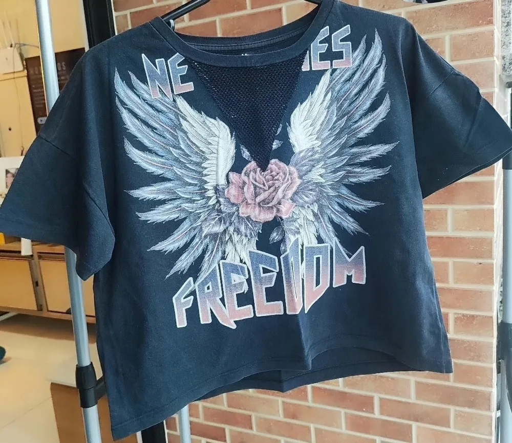 blusa cropped estampado