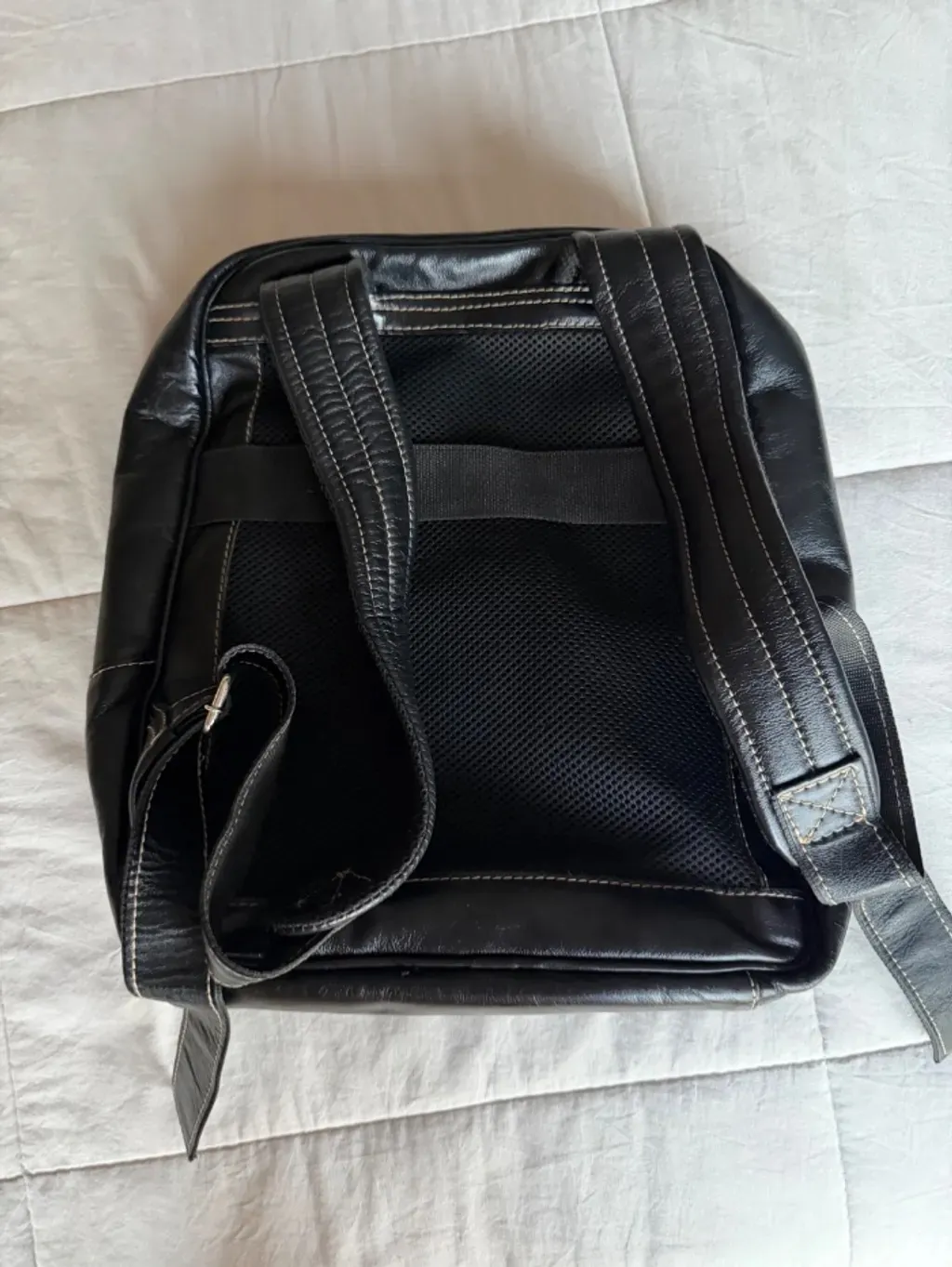 mochila preta lascaux em couro legítimo