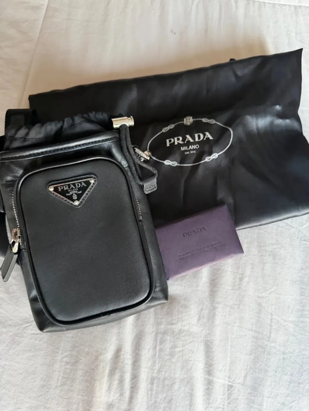 mini bolsa preta prada smartphone bag