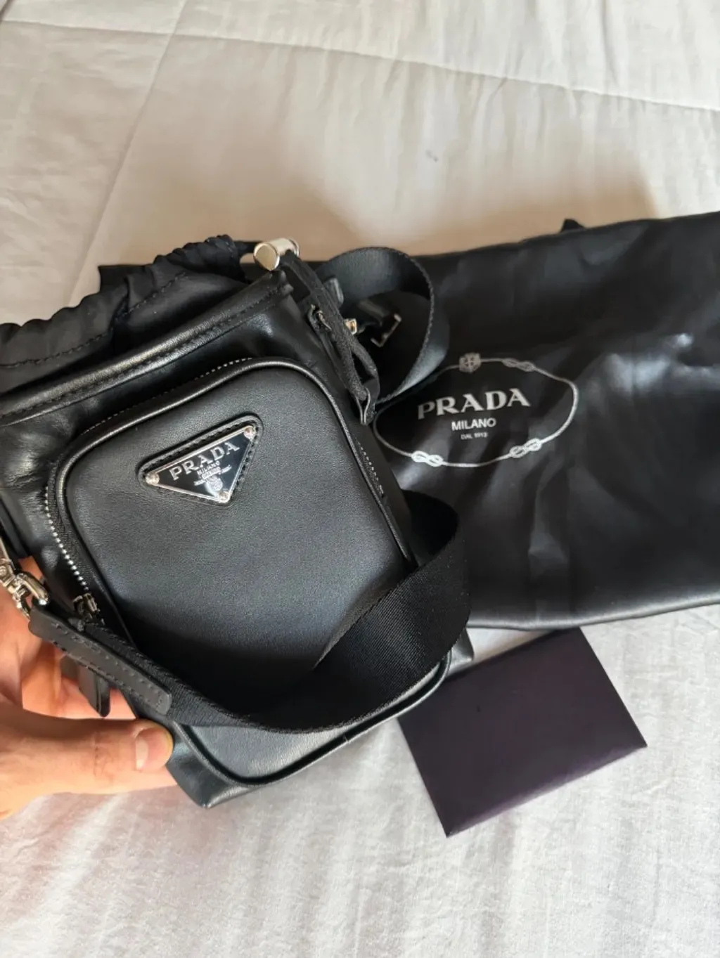 mini bolsa preta prada smartphone bag