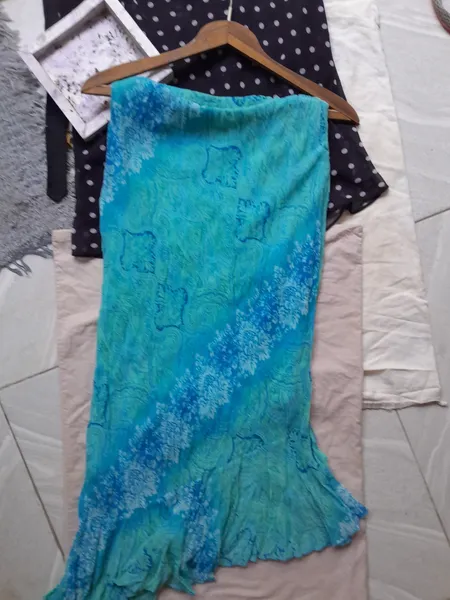 saia midi estampada azul m