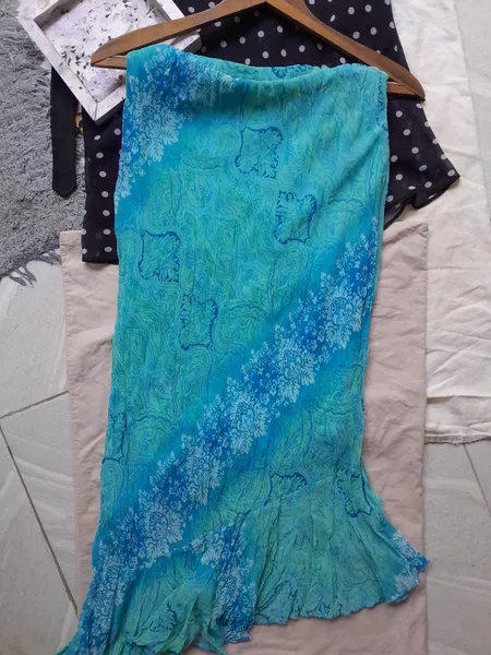 saia midi estampada azul m