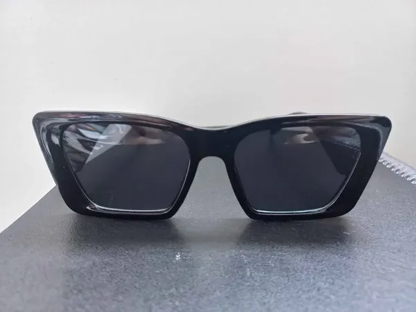 OCULOS ESCURO FEMININO