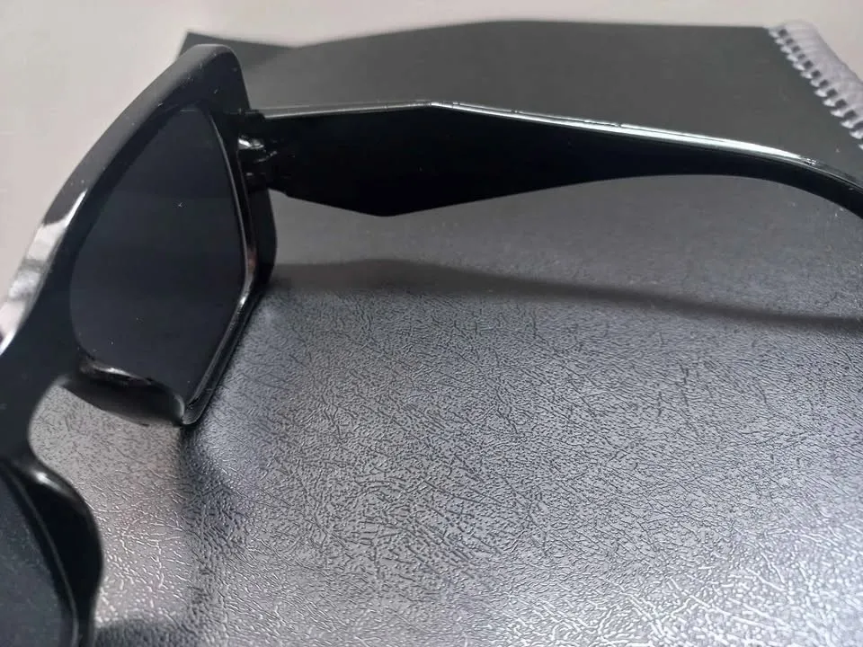 OCULOS ESCURO FEMININO