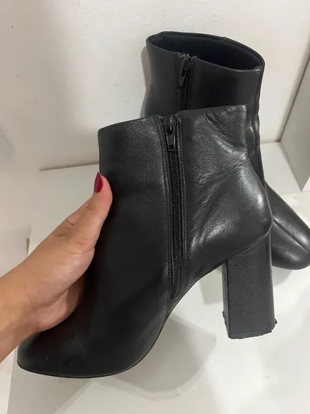 Bota preta Adriana K