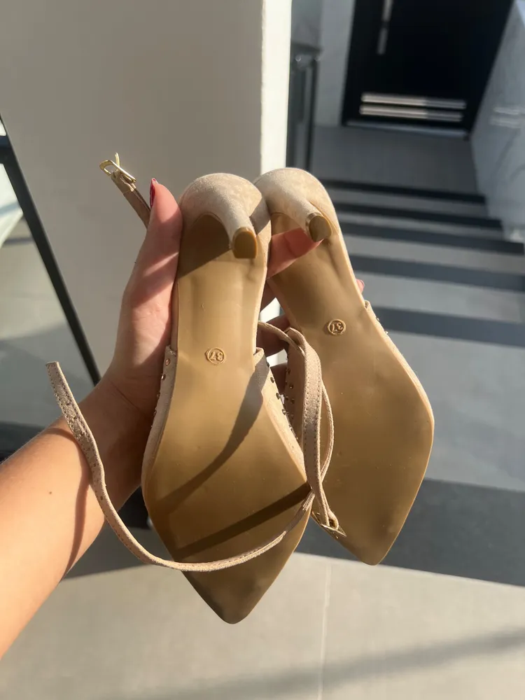 Scarpin bege Stiletto