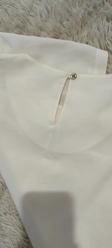 Blusa vintage com fivela lateral