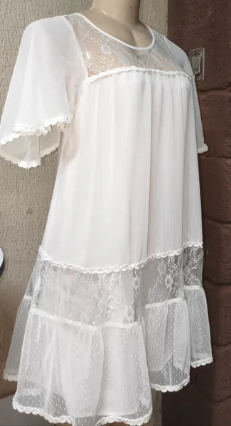 Vestido branco com renda Hering