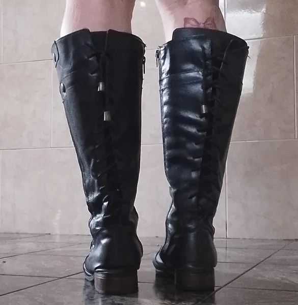 Bota de couro legitimo preta pouco uso