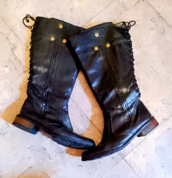 Bota de couro legitimo preta pouco uso