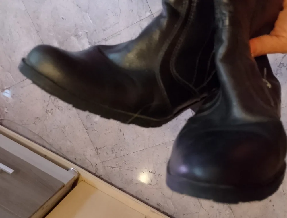 Bota de couro legitimo preta pouco uso