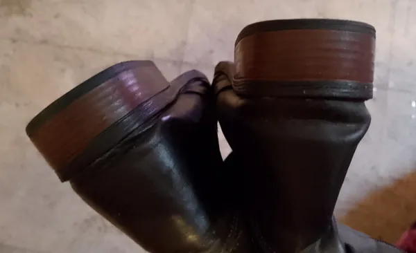 Bota de couro legitimo preta pouco uso