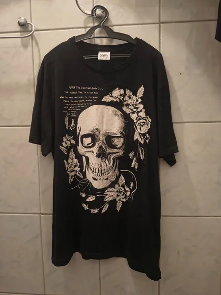 CAMISETA ZARA CAVEIRA M