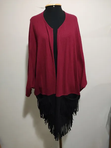 Casaco tipo poncho de lã importado