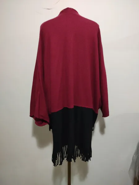 Casaco tipo poncho de lã importado