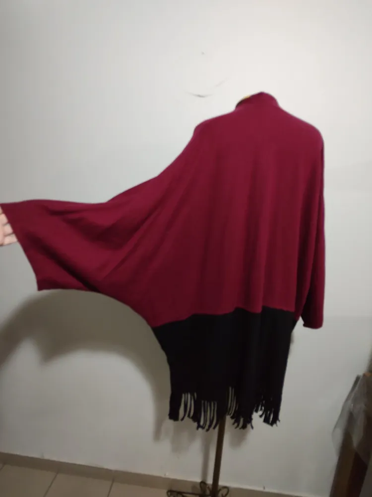 Casaco tipo poncho de lã importado