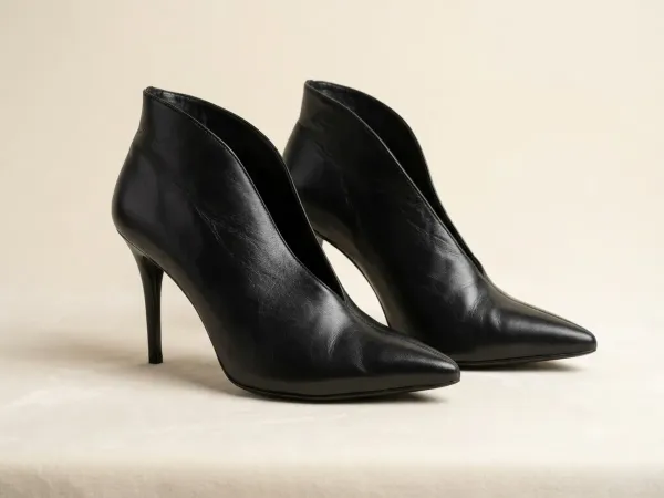 Bota Ankle Boot Arezzo em couro legítimo