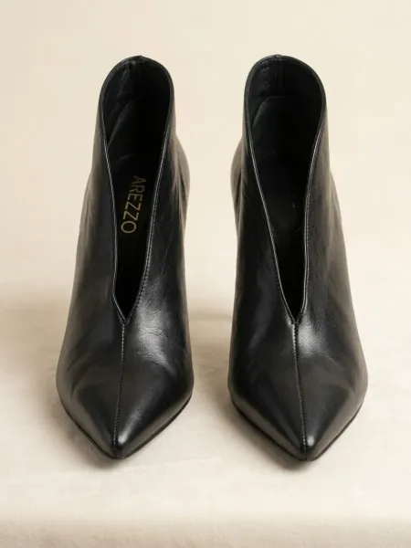 Bota Ankle Boot Arezzo em couro legítimo
