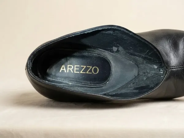 Bota Ankle Boot Arezzo em couro legítimo