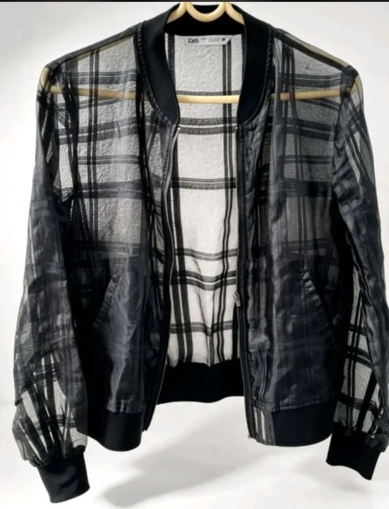 Jaqueta Bomber feminina em organza Zara tam. pp