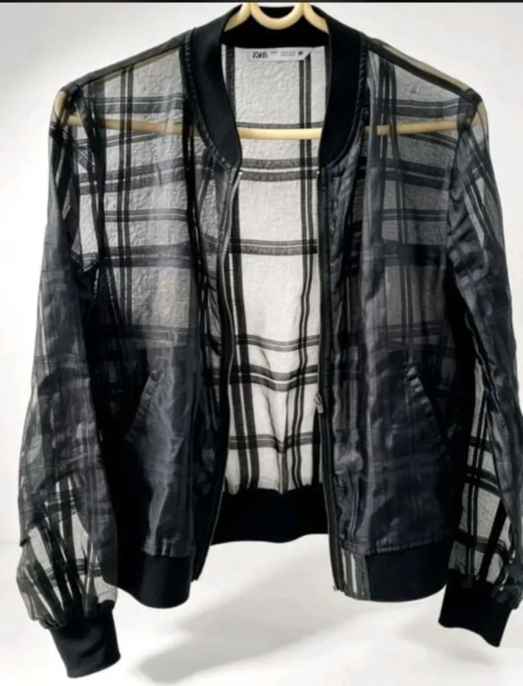 Jaqueta Bomber feminina em organza Zara tam. pp